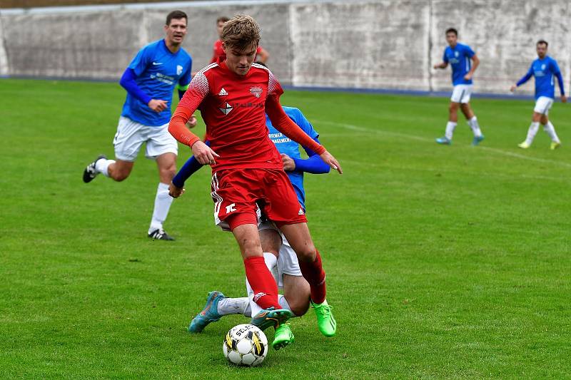 9. kolo krajského přeboru: SK Petřín Plzeň B - SK Rapid Plzeň (na snímku fotbalisté v modrých dresech) 1:3 (0:0).