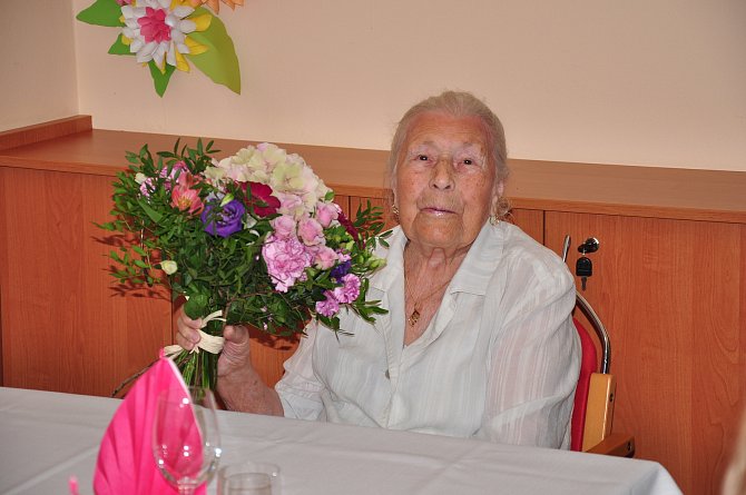 Sté narozeniny oslavila Irena Votrubcová z plzeňského charitního Domova sv. Alžběty.