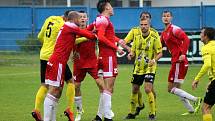 FK Robstav Přeštice (žlutí) vs. SK Petřín Plzeň (červení) 3:1.