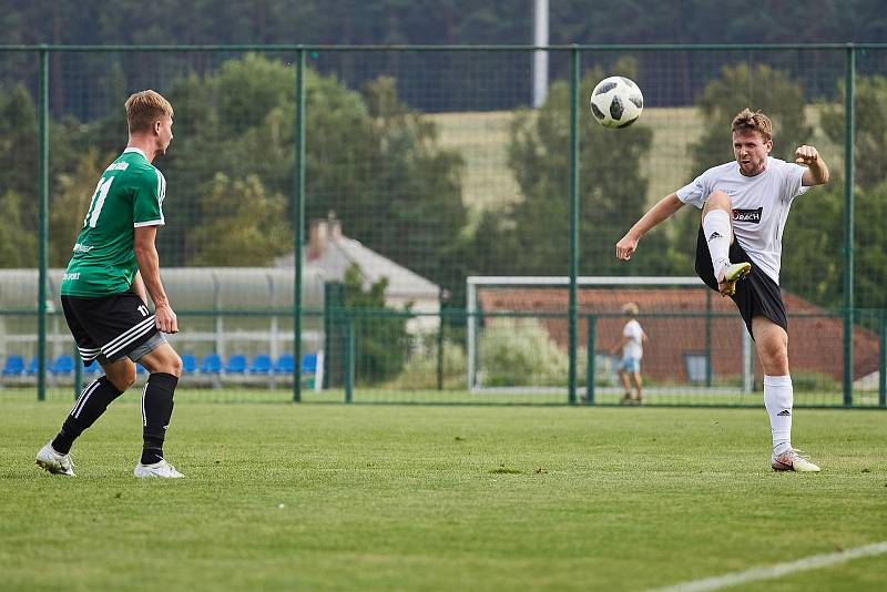 2. kolo FORTUNA divize A: SK Horní Bříza (zelení) - FC Rokycany (fotbalisté v bílých dresech) 1:4 (1:2).