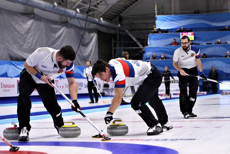 Curling v Plzni. Českým mužům se ve středu nedařilo, když podlehli Dánsku 4:10.