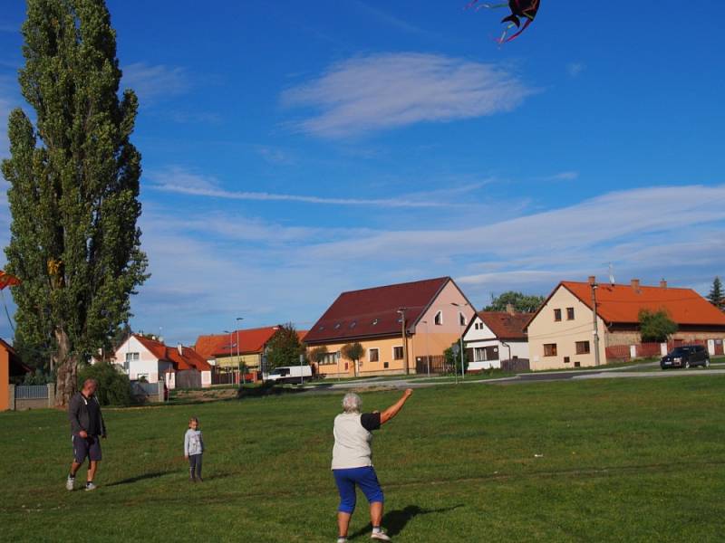 Na letošní ročník přišlo kolem osmdesáti občanů a i díky slunečnému počasí si to náležitě užili.