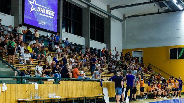 Futsalový zápas mistrů, 2. června 2023: futsalisté SK Interobal Plzeň - házenkáři Talent Týmu Plzeňského kraje 5:5.