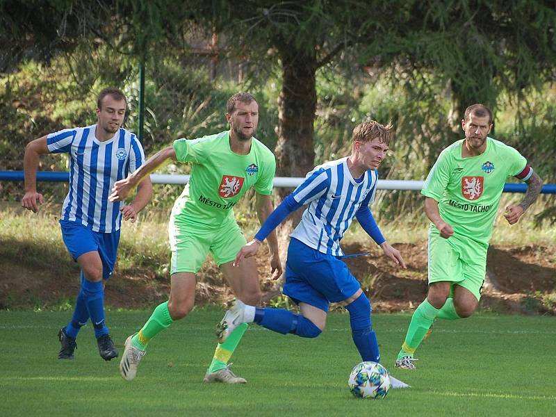 6. kolo krajského přeboru mužů: FK Okula Nýrsko - FK Tachov (na snímku hráči ve světle zelených dresech) 2:3 (0:3).