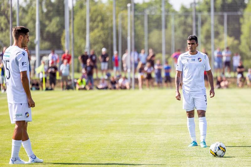 Brazilský fotbalista Cadu v dresu plzeňské Viktorie.