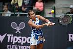 Tenistka Barbora Strýcová má za sebou vysněný návrat na tenisové kurty. Úvodní duel na turnaji v Madridu však prohrála s Italkou Cocciarettovou ve dvou setech.