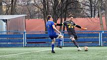 FORTUNA ČFL, skupina A (16. kolo): FK Motorlet Praha - FK ROBSTAV Přeštice (na snímku fotbalisté ve žlutých dresech) 2:0 (1:0).