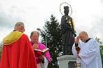 Odhalení a vysvěcení sochy sv. Jana Nepomuckého se v polovině května zúčastnili biskupové z Čech i Moravy.