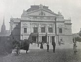 Pohled na divadlo v roce 1902.