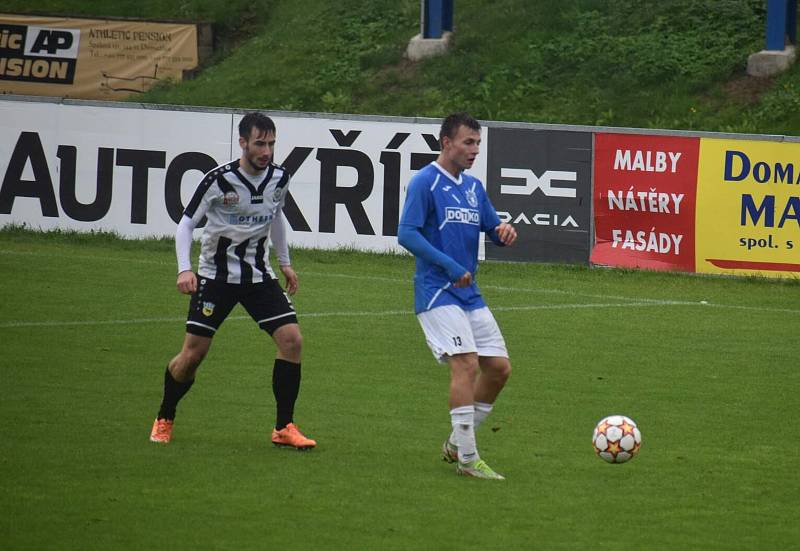 7. kolo FORTUNA divize A: TJ Jiskra Domažlice B (na snímku fotbalisté v modrých dresech) - SK Tochovice 3:0 (2:0).