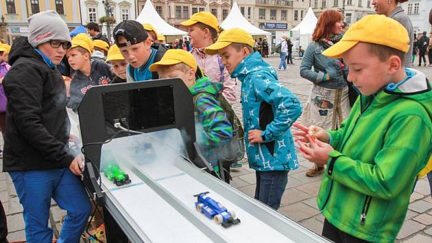 Dny vědy a techniky nabídly na náměstí bohatý program.