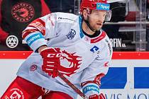 Plzeňský odchovanec Jakub Jeřábek po ukončení angažmá v KHL operuje v defenzivě třineckých Ocelářů.