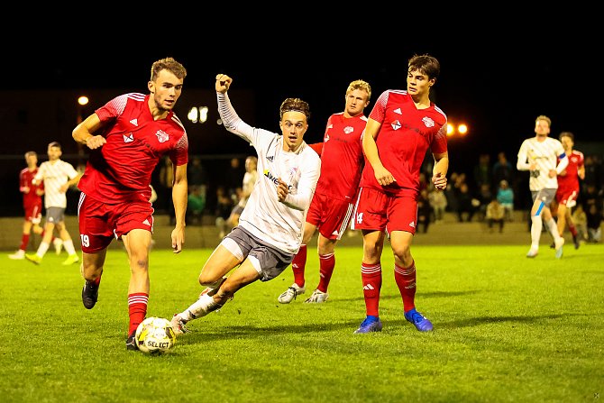 Fotbalisté SK Petřín Plzeň (na archivním snímku hráči v červených dresech) hrají v sobotu s Nýrskem a německým Lamem.