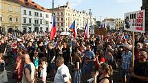 Demonstrace proti Andreji Babišovi na náměstí Republiky v Plzni.