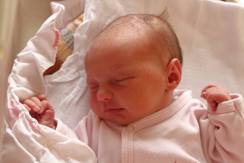 Tereza Follprechtová se narodila 29. září v 17:35 hodin rodičům Jitce a Janovi z Plzně. Po příchodu na svět ve FN na Lochotíně vážila sestřička Elišky (3,5) 2840 gramů a měřila 46 centimetrů.