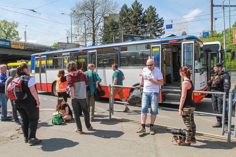 Policejní opatření na vlakovém nádraží v Plzni.