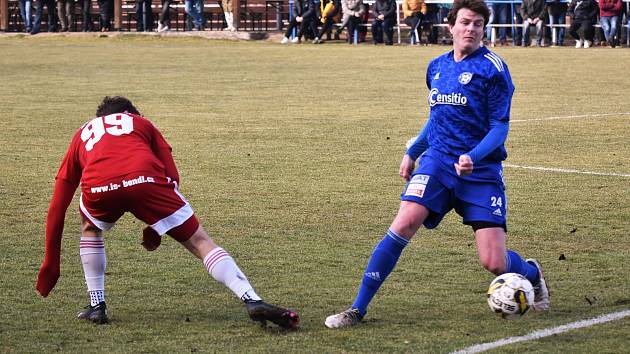 FORTUNA divize A (16. kolo): SK Otava Katovice - SK Petřín Plzeň (na snímku fotbalisté v červených dresech) 1:1.