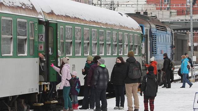 Mikuláššský vlak vzal cestující na křivoklátské trhy