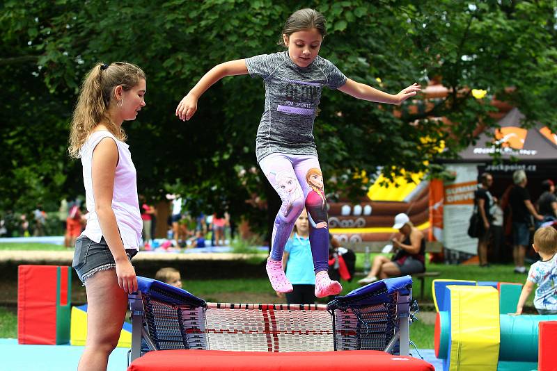 Letní festival sportu Sportmánie Plzeň 2019 - v areálu za OC Plaza si mohou malí i velcí vyzkoušet zdarma nejrůznější druhy sportovních aktivit.