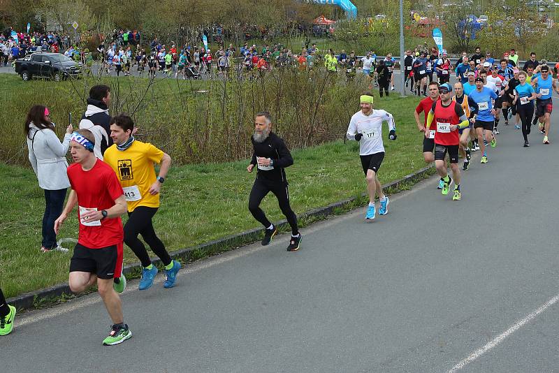 Krajský půlmaraton se běžel v okolí krajské metropole.