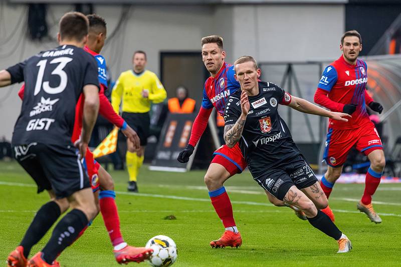 Fotbalisté Viktorie Plzeň podlehli na úvod ligového jara doma nečekaně Hradci Králové 1:2.