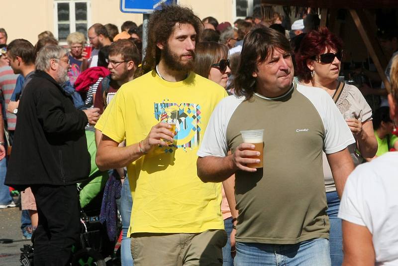 Osmý ročník festivalu Slunce ve skle přilákal v sobotu do Černice tisíce lidí.