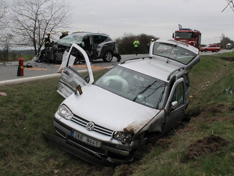 Vážná nehoda na silnici I/20 nedaleko Nevřeně
