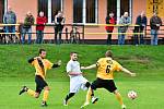 Dalovice (ve žlutém) prolomily na božičanském stadionu černou sérii s tamním SK a dosáhly nakonec na vítězství 6:2.