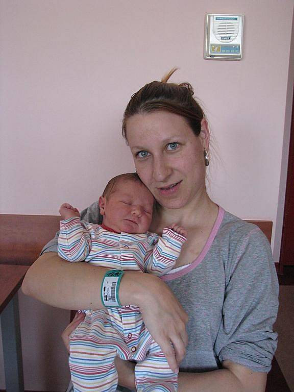Julie (3,80 kg, 52 cm) přišla na svět 20. května v 19:11 ve FN v Plzni. Z jejího narození se radují rodiče Jana a Tomáš Vítek z Chotíkova. Doma se na sestřičku těší Sára (6) a Nela (3)