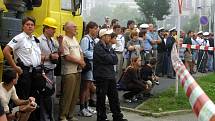 30. srpna 2002, příprava na odstřel domu v Plzni U Zvonu