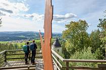 V devíti jednodenních etapách lze zdolat 160 kilometrů dlouhou poutní Vintířovu stezku. Vede Bavorským lesem a Šumavou. Poutníci na ní mohou navštívit i rozhlednu Frauenbrünnl.