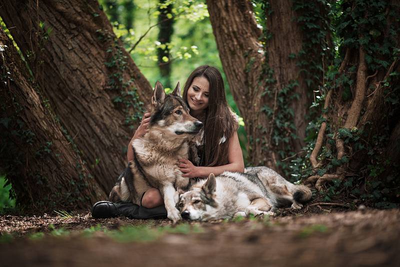 Snímky s milovanými zvířaty od profesionální fotografky dostala Terezka ze Zdemyslic ke svým osmnáctým narozeninám. Užila si je jen chvilku, pak byla brutálně zavražděna bývalým spolužákem.