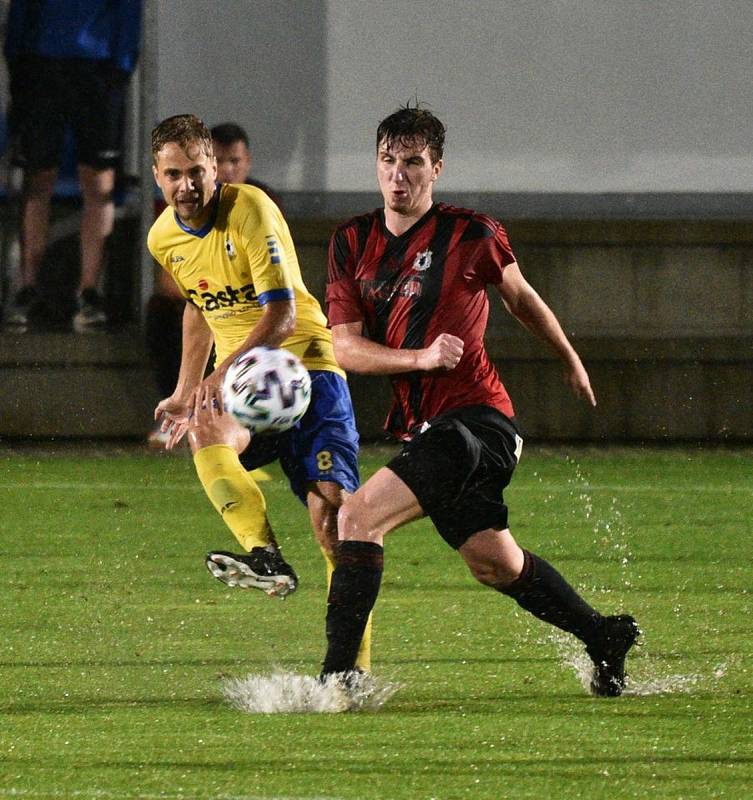 2. kolo ČFL (skupina A): FC Písek vs. Jiskra Domažlice (červení).