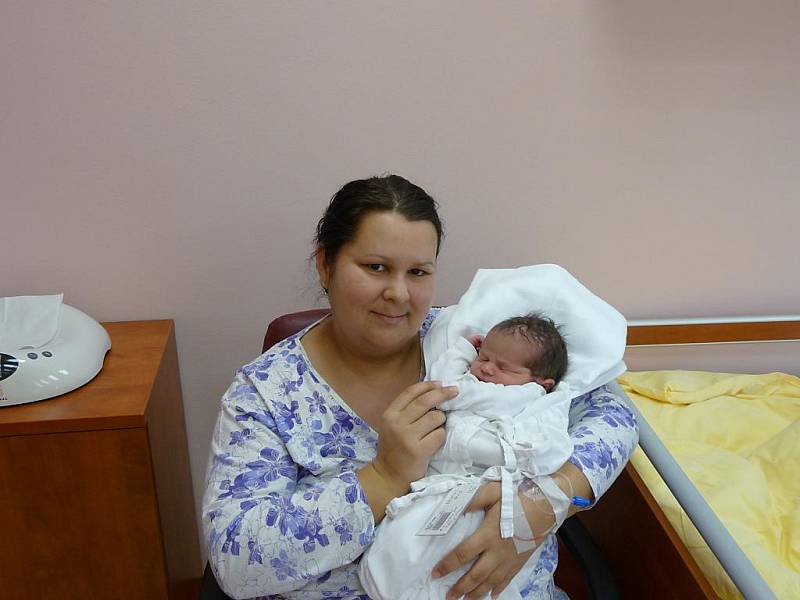 David (3,51 kg, 51 cm) se narodil 9. února v 1:00 ve FN v Plzni. Z jeho příchodu na svět se radují rodiče Hana a Přemysl Vachovcovi z Třemošné. Doma na brášku již čeká Kristýnka (3,5)