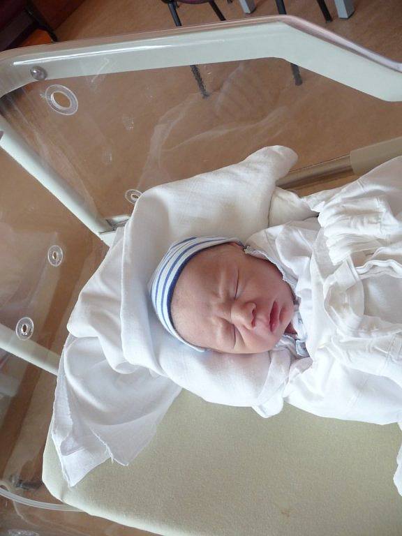 Prvorozený Pavel (3,14 kg, 48 cm) se narodil 11. května ve 4:00 ve Fakultní nemocnici v Plzni. Na světě svého chlapečka přivítali rodiče Jana a Pavel Křečkovi z Tlučné.