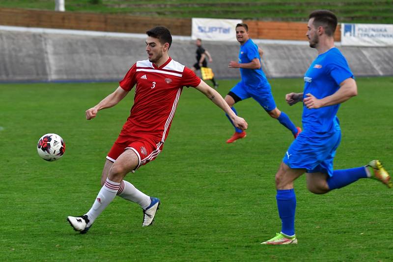 Fotbalisté SK Petřín Plzeň B (červení) vstoupí do nové sezony krajského přeboru jako nováček, ale zároveň budou patřit k největším favoritům.