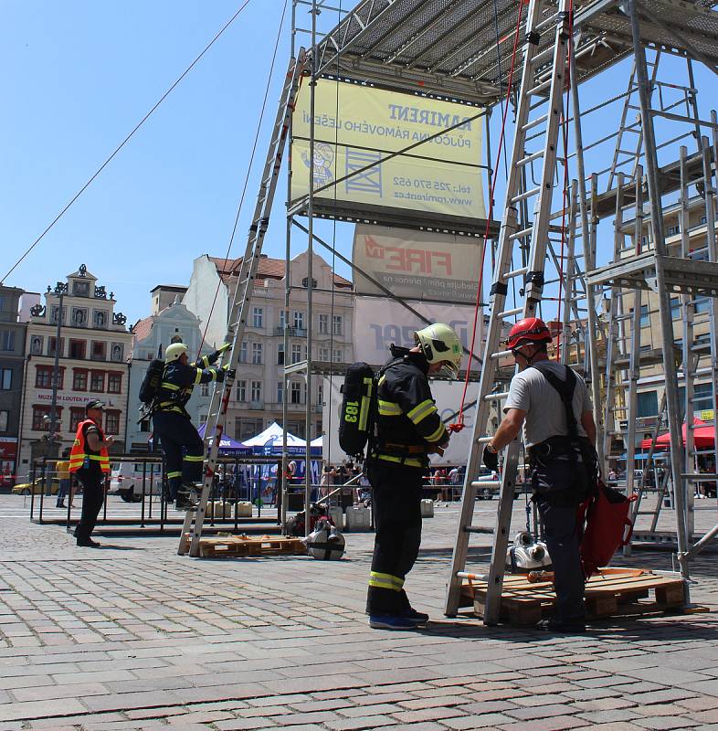 VII. ročník hasičské soutěže o Pohár ředitele HZS Plzeňského kraje v disciplínách TFA - nejtvrdší hasič přežije v Plzni na náměstí Republiky.