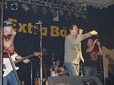 Ve Starém Plzenci slavili příchod roku 2009 ve společnosti rockerů Extra band revival