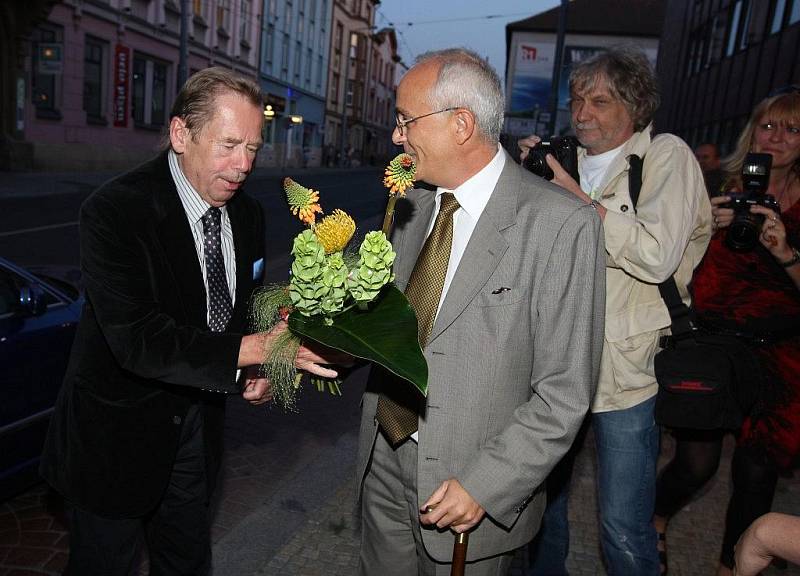 Václav Havel se přijel v roce 2009 podívat na svojí hru Odcházení do plzeňského Komorního divadla