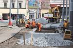 Tramvaj jezdí v úseku Sirková ulice - Prešovská ulice po obousměrné jednokolejce