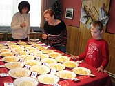 Tradiční vánoční soutěž o nejlepší bramborový salát v Dobřanech.