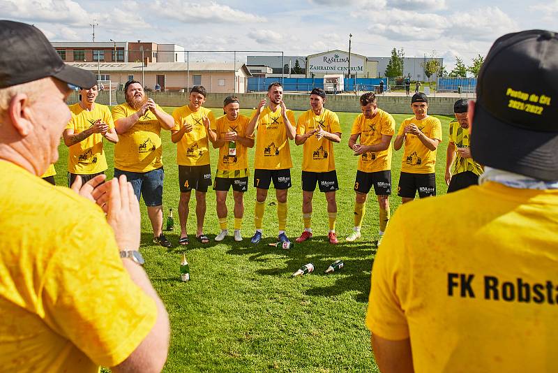 26. kolo divize: ROBSTAV Přeštice (žlutí) - Sokol Lom 2:0.