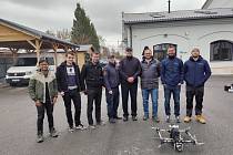 Plzeňští dronaři testují nový zhášecí dron, hasičům pomůže uzavřených prostorech
