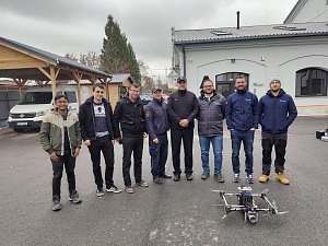 Plzeňští dronaři testují nový zhášecí dron, hasičům pomůže uzavřených prostorech