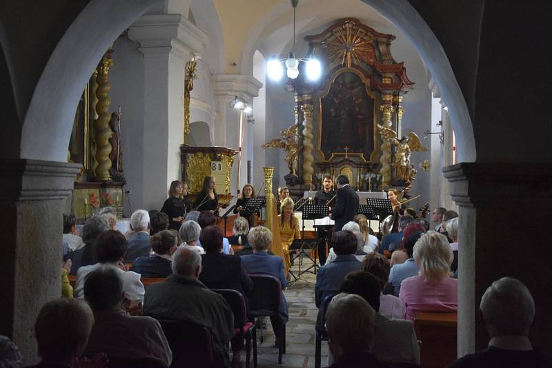 Již 27. ročník Haydnových hudebních slavností zahájili v pátek v kostele sv. Petra a Pavla v Dolní Lukavici