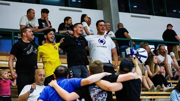 Futsalový zápas mistrů, 2. června 2023: futsalisté SK Interobal Plzeň - házenkáři Talent Týmu Plzeňského kraje 5:5.