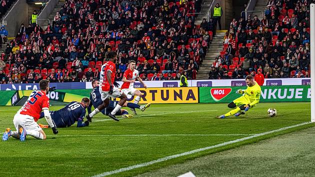 Fotbalisté Viktorie prokletí slávistického stadionu v Edenu neprolomili, v sobotu tam prohráli 1:2.