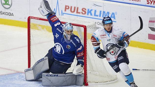 Hokejisté Škody Plzeň vyhráli čtvrteční předehrávku šestého kola v Liberci 3:2 v prodloužení.