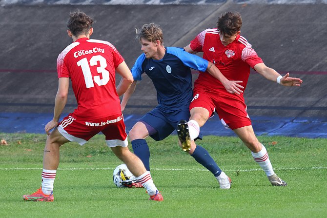 Fotbalisté SK Petřín Plzeň (na archivním snímku hráči v červených dresech) porazili Bolevec 7:1.