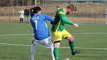 Fotbalisté plzeňského Rapidu (na archivním snímku hráči v modrých dresech) porazili Chotíkov. Naopak Tlumačov (zelení) doma utrpěl debakl, Zruči podlehl 1:5.